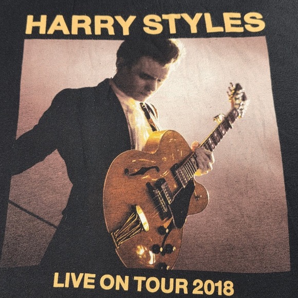 Harry Styles 2018 Live On Tour Guitar T-shirt Size Medium Black 100% Cotton - Picture 2 of 5